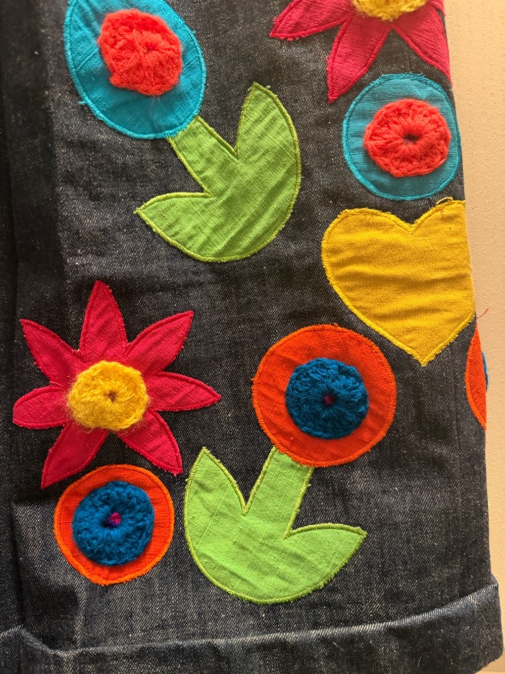 Beautiful Dark Denim Wide Leg Pants with Bright Appliqué Flowers!! - Picture 2 of 5